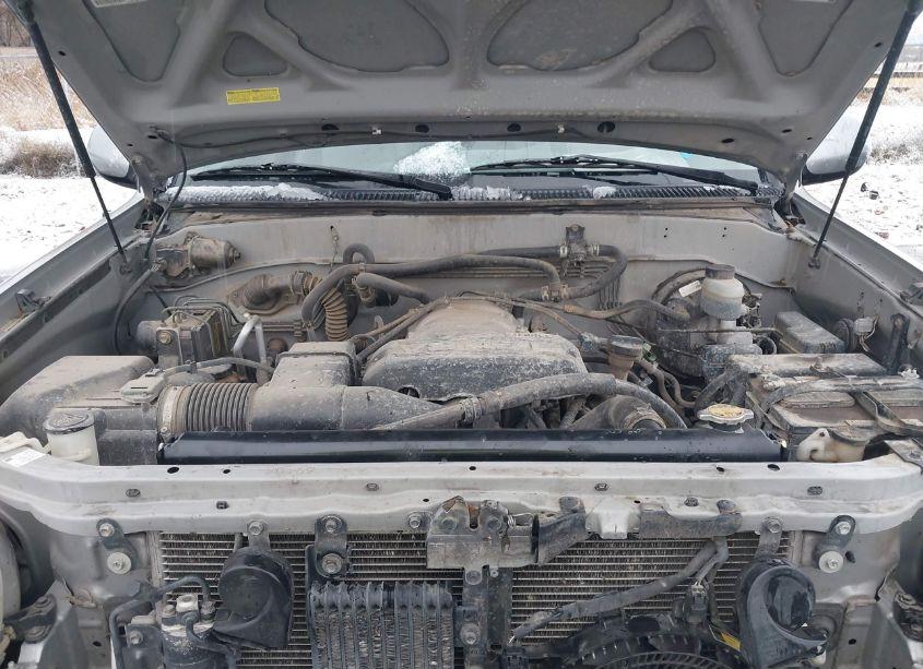 Photo 10 of 2003 Toyota Sequoia SR5 V8 (VIN 5TDBT44A63S169838)