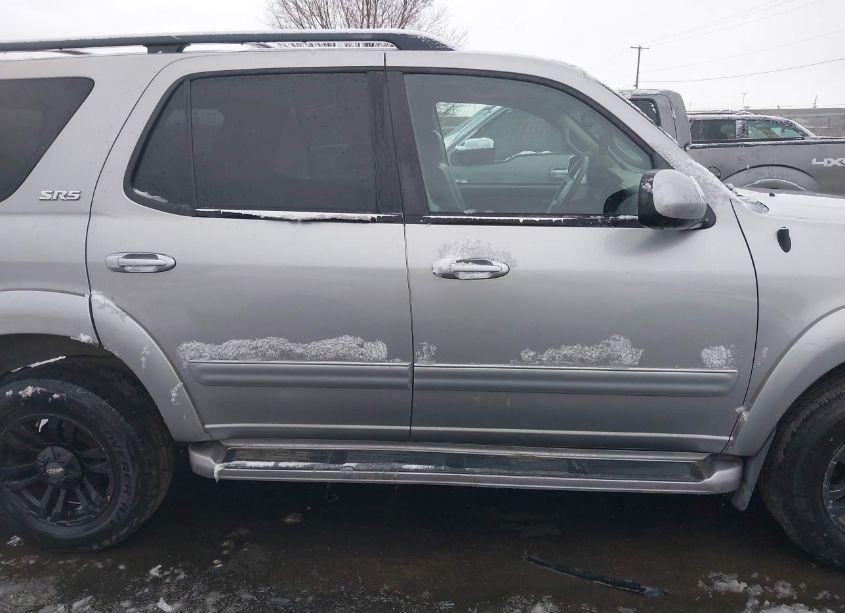 Photo 13 of 2003 Toyota Sequoia SR5 V8 (VIN 5TDBT44A63S169838)