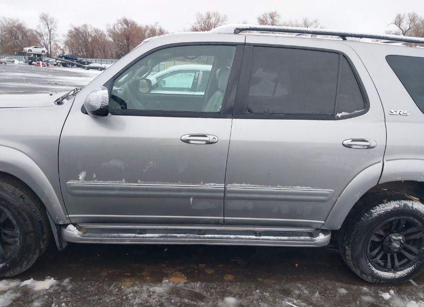 Photo 14 of 2003 Toyota Sequoia SR5 V8 (VIN 5TDBT44A63S169838)