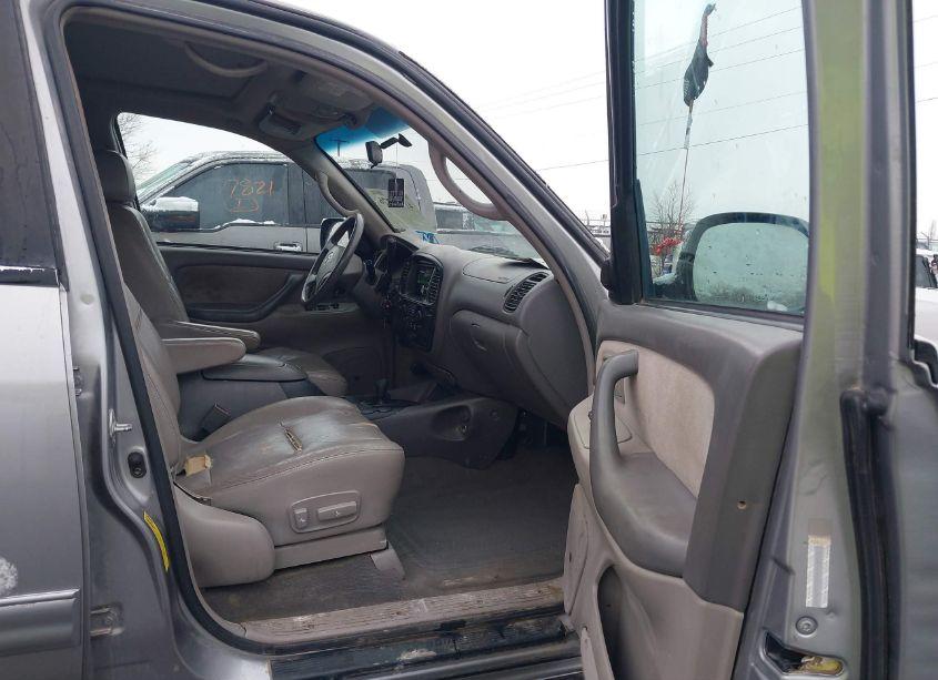 Photo 5 of 2003 Toyota Sequoia SR5 V8 (VIN 5TDBT44A63S169838)