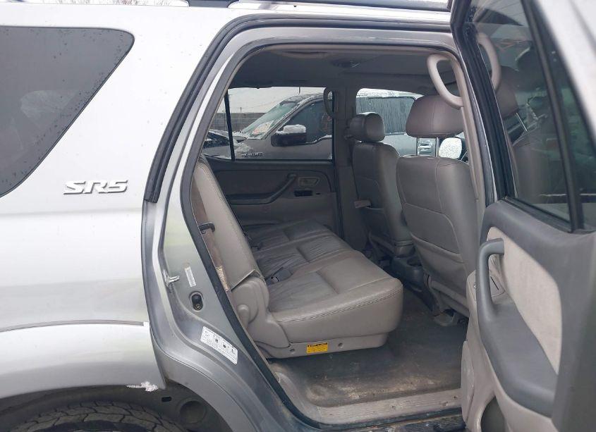 Photo 8 of 2003 Toyota Sequoia SR5 V8 (VIN 5TDBT44A63S169838)