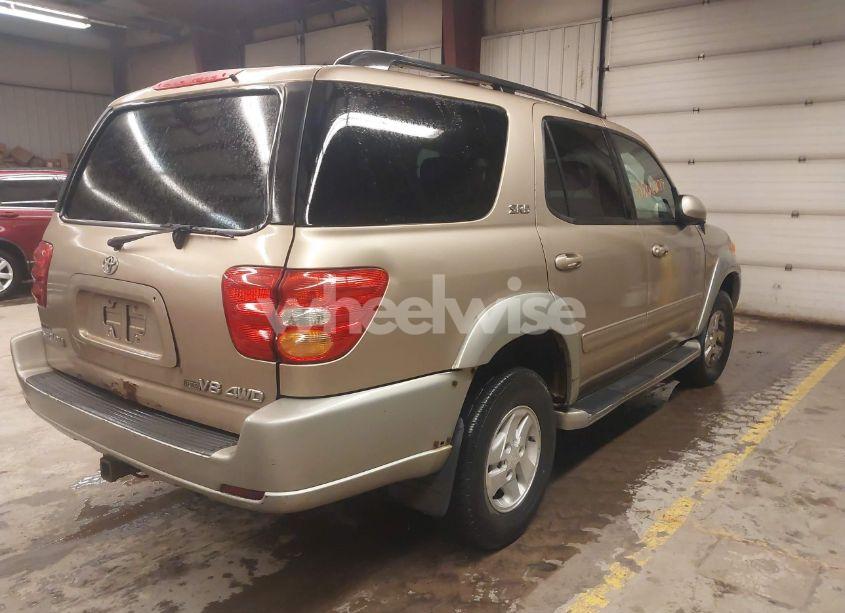 Photo 4 of 2003 Toyota Sequoia SR5 V8 (VIN 5TDBT44A63S196764)