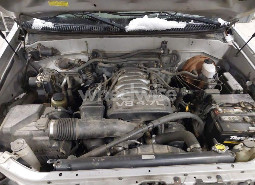 Photo 10 of 2004 Toyota Sequoia SR5 V8 (VIN 5TDBT44A64S227125)