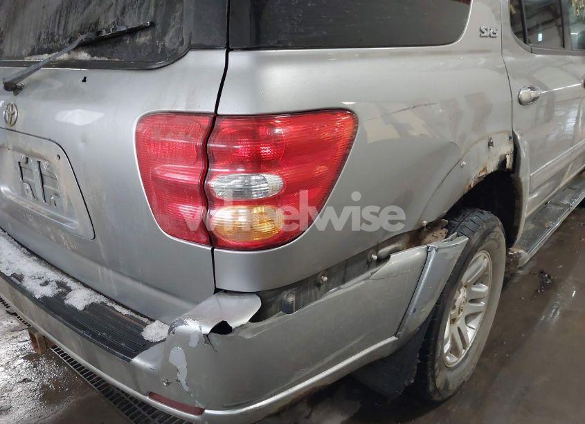 Photo 14 of 2004 Toyota Sequoia SR5 V8 (VIN 5TDBT44A64S227125)