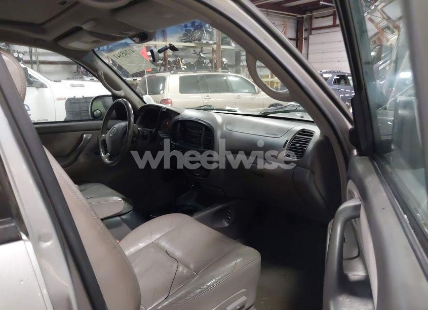 Photo 5 of 2004 Toyota Sequoia SR5 V8 (VIN 5TDBT44A64S227125)