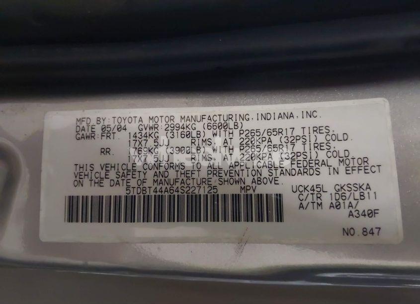 Photo 9 of 2004 Toyota Sequoia SR5 V8 (VIN 5TDBT44A64S227125)