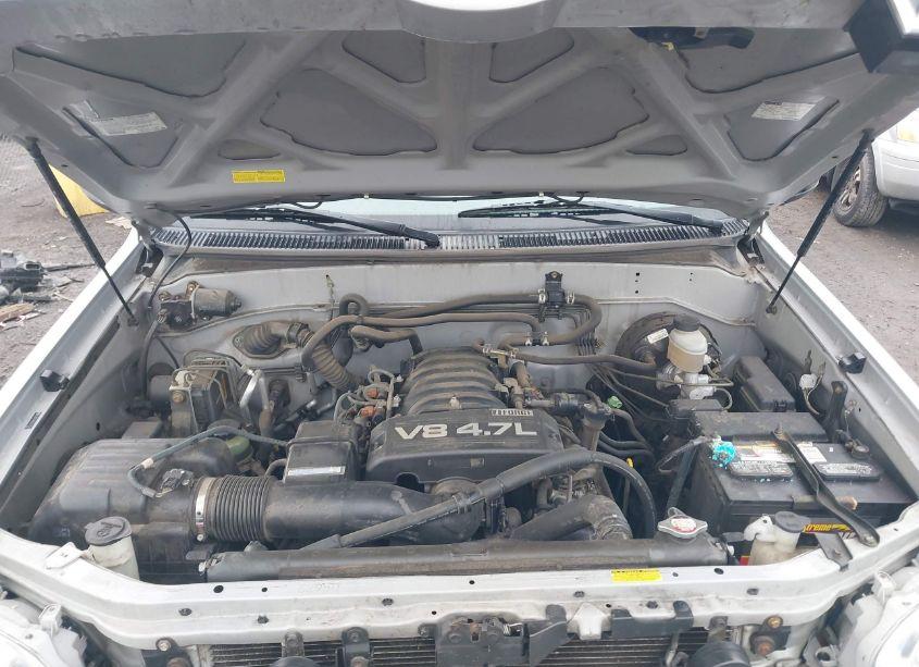 Photo 10 of 2005 Toyota Sequoia SR5 V8 (VIN 5TDBT44A65S237249)