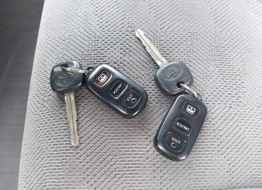 Photo 11 of 2005 Toyota Sequoia SR5 V8 (VIN 5TDBT44A65S237249)