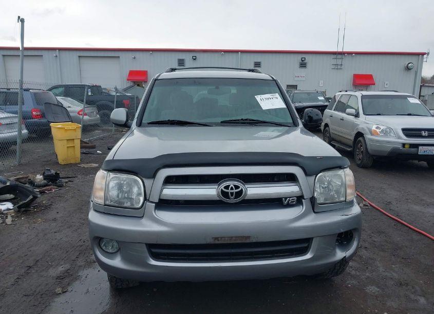 Photo 12 of 2005 Toyota Sequoia SR5 V8 (VIN 5TDBT44A65S237249)