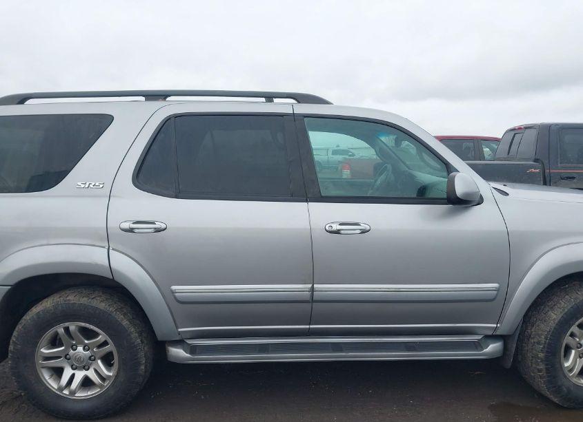 Photo 13 of 2005 Toyota Sequoia SR5 V8 (VIN 5TDBT44A65S237249)