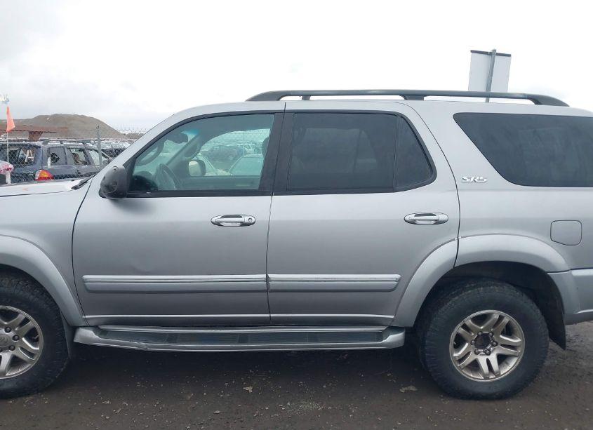 Photo 14 of 2005 Toyota Sequoia SR5 V8 (VIN 5TDBT44A65S237249)