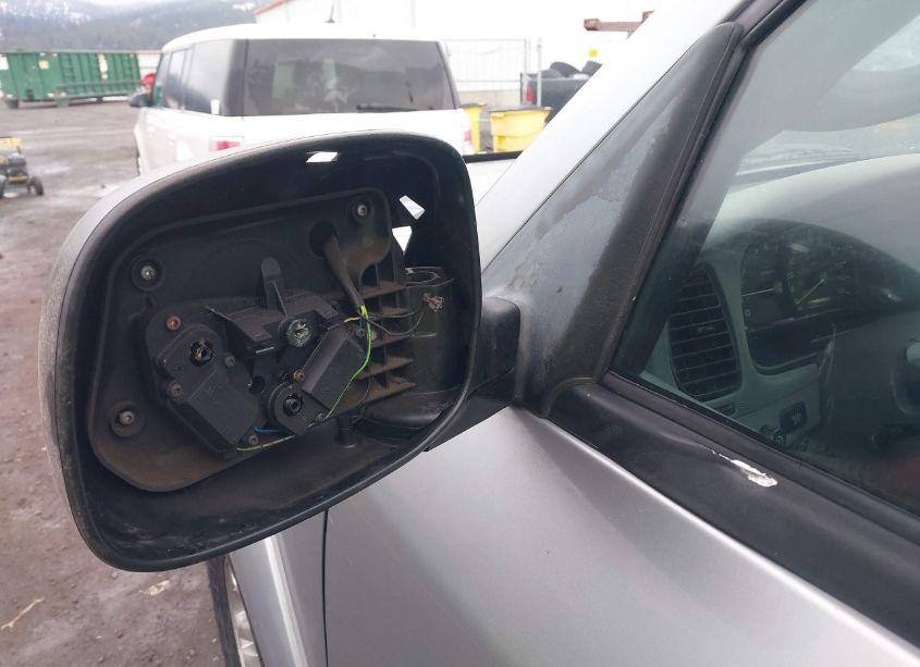 Photo 16 of 2005 Toyota Sequoia SR5 V8 (VIN 5TDBT44A65S237249)