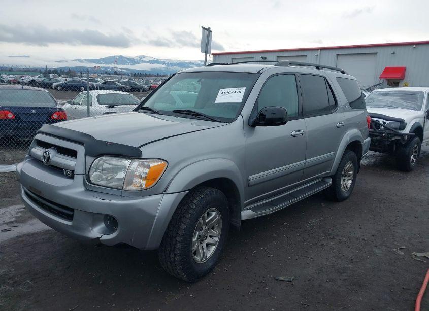 Photo 2 of 2005 Toyota Sequoia SR5 V8 (VIN 5TDBT44A65S237249)