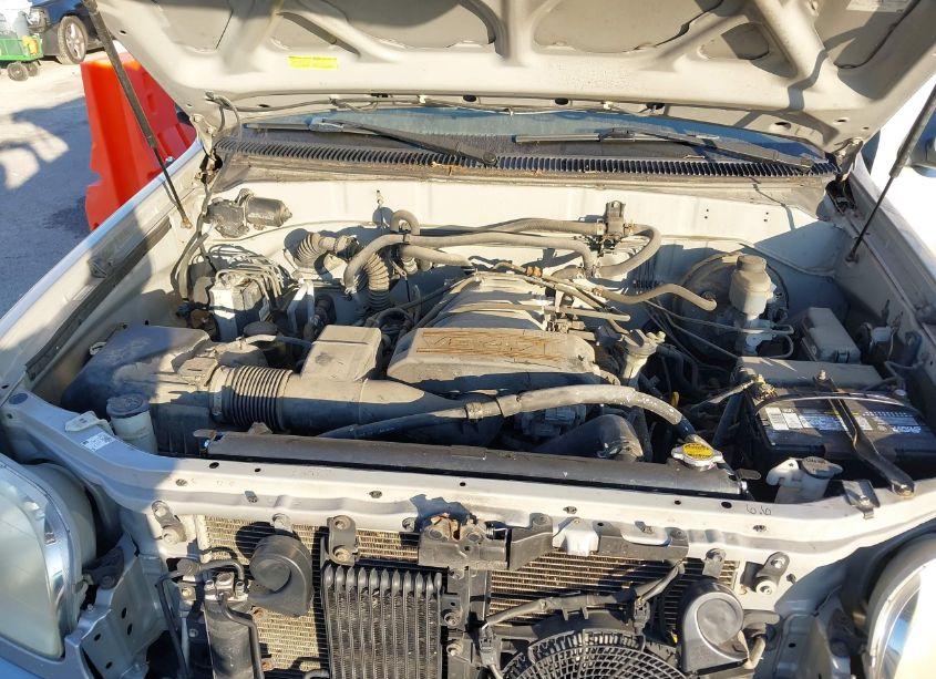 Photo 10 of 2001 Toyota Sequoia SR5 V8 (VIN 5TDBT44A71S003521)