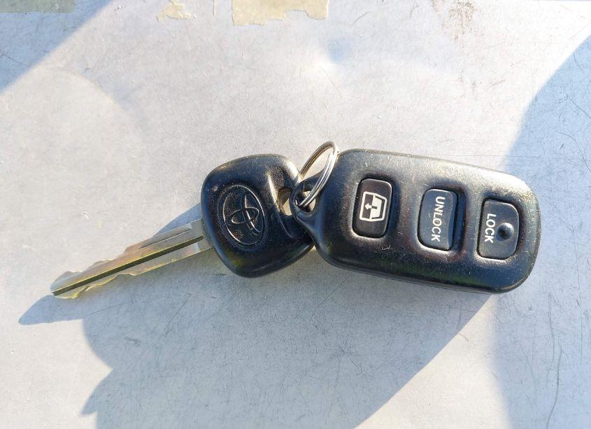 Photo 11 of 2001 Toyota Sequoia SR5 V8 (VIN 5TDBT44A71S003521)