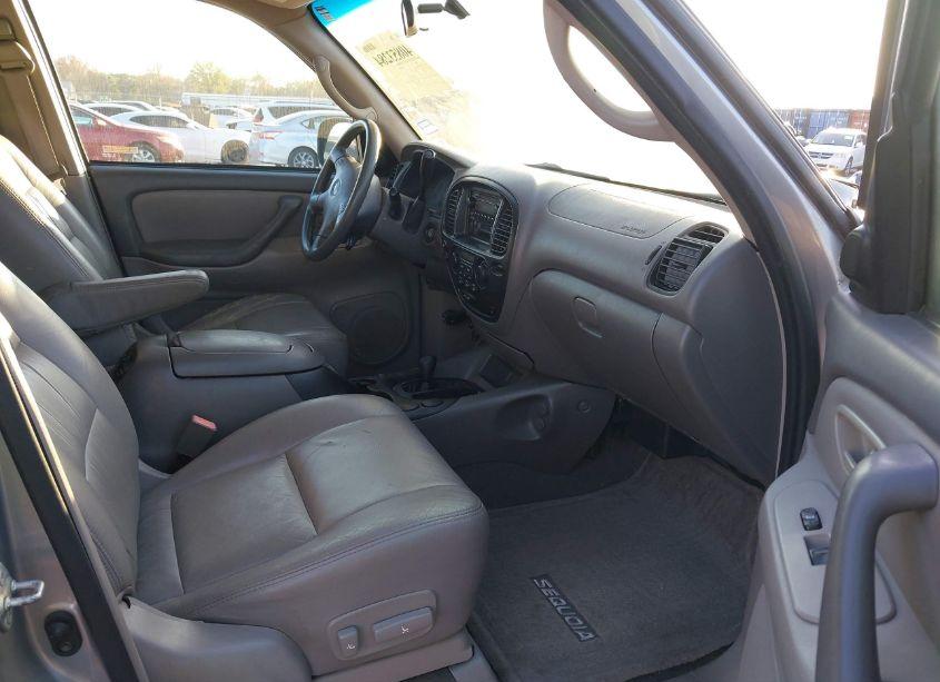 Photo 5 of 2001 Toyota Sequoia SR5 V8 (VIN 5TDBT44A71S003521)