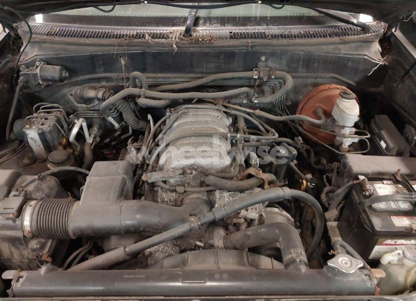 Photo 10 of 2002 Toyota Sequoia SR5 V8 (VIN 5TDBT44A72S081976)