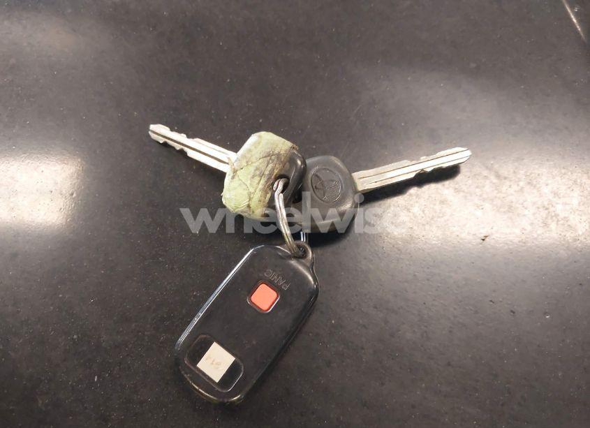 Photo 11 of 2002 Toyota Sequoia SR5 V8 (VIN 5TDBT44A72S081976)