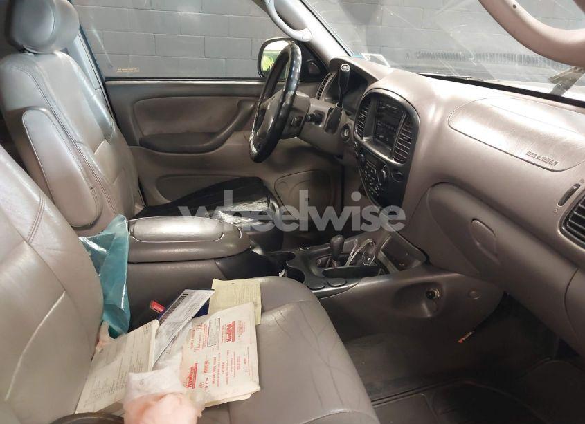 Photo 5 of 2002 Toyota Sequoia SR5 V8 (VIN 5TDBT44A72S081976)