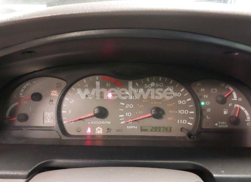 Photo 7 of 2002 Toyota Sequoia SR5 V8 (VIN 5TDBT44A72S081976)