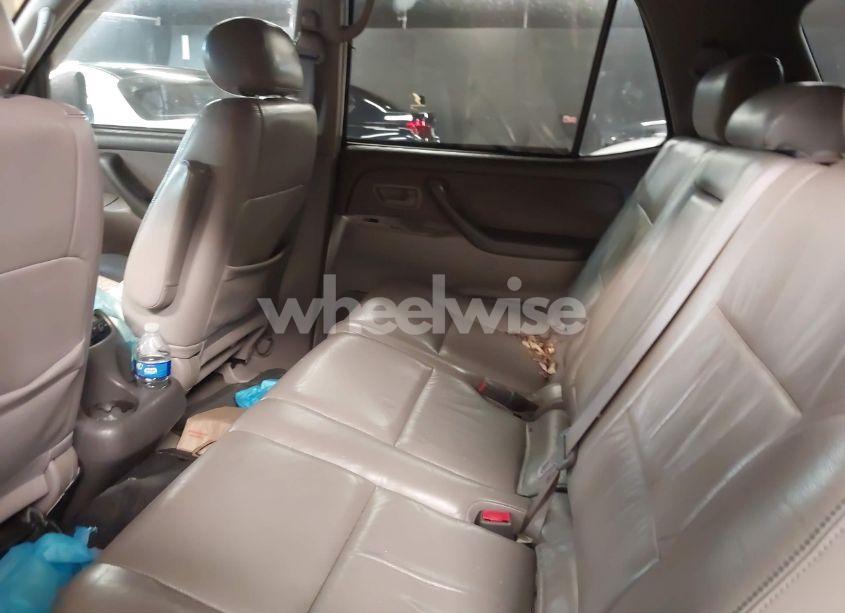 Photo 8 of 2002 Toyota Sequoia SR5 V8 (VIN 5TDBT44A72S081976)