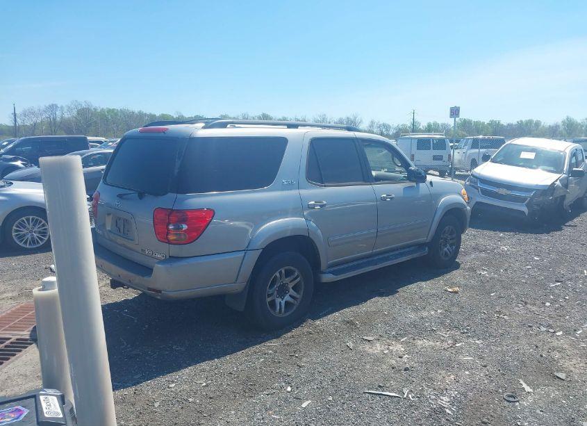 Photo 4 of 2004 Toyota Sequoia SR5 V8 (VIN 5TDBT44A74S212875)