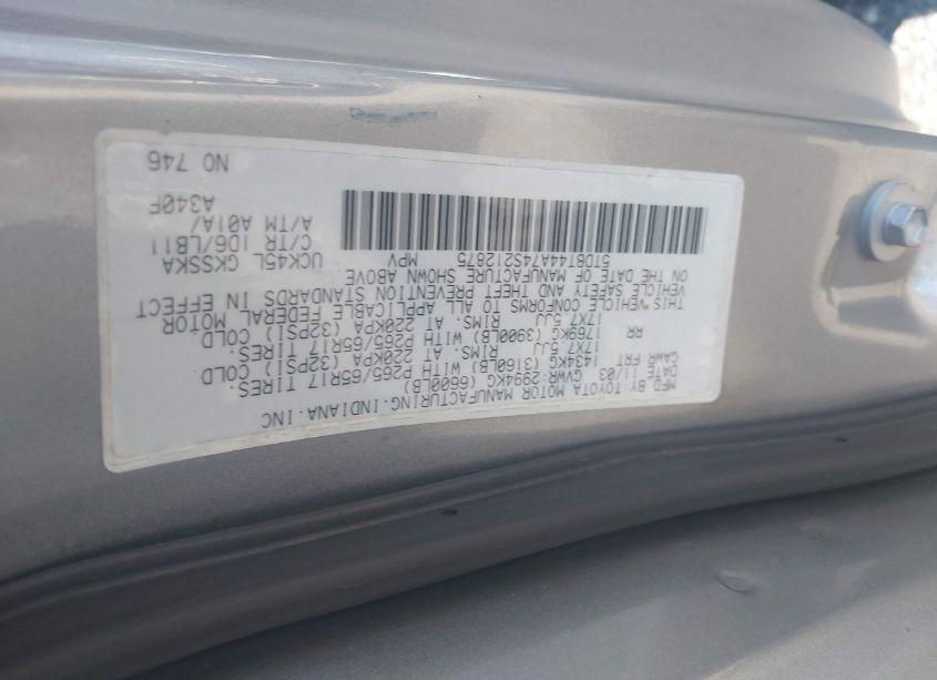 Photo 9 of 2004 Toyota Sequoia SR5 V8 (VIN 5TDBT44A74S212875)