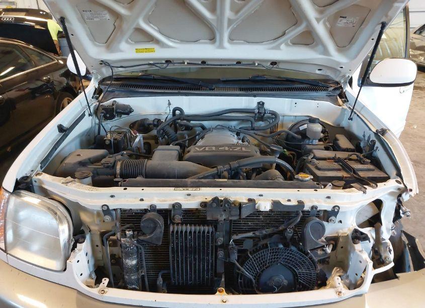 Photo 10 of 2004 Toyota Sequoia SR5 V8 (VIN 5TDBT44A74S225058)