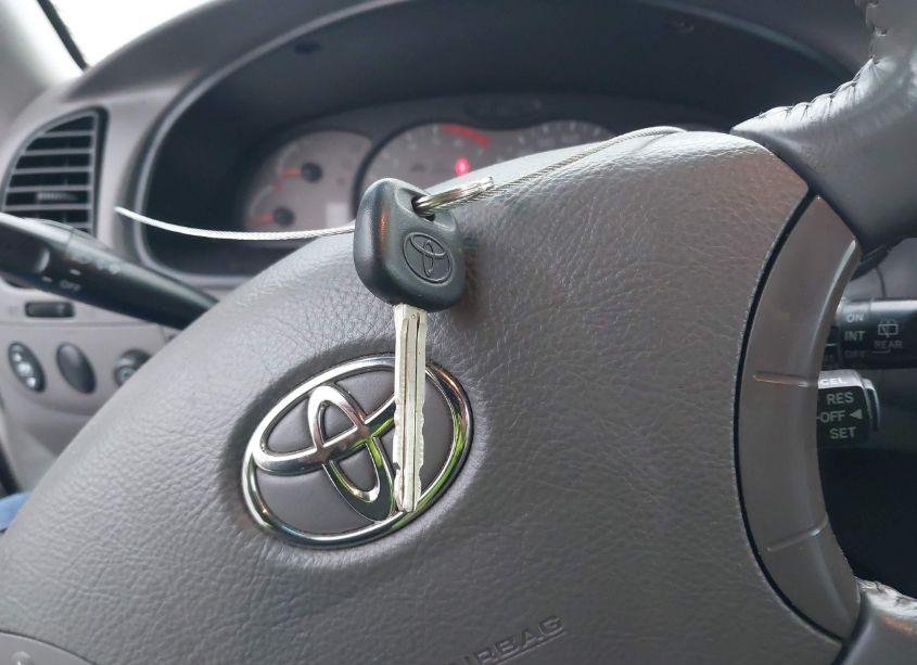 Photo 11 of 2004 Toyota Sequoia SR5 V8 (VIN 5TDBT44A74S225058)