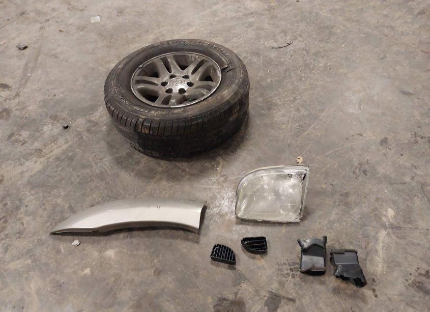 Photo 12 of 2004 Toyota Sequoia SR5 V8 (VIN 5TDBT44A74S225058)