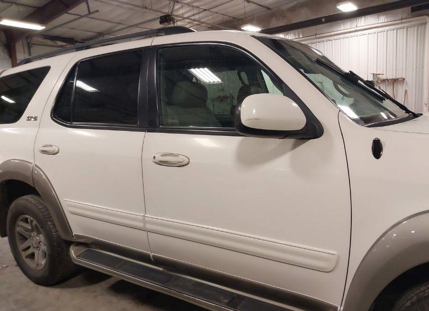 Photo 14 of 2004 Toyota Sequoia SR5 V8 (VIN 5TDBT44A74S225058)