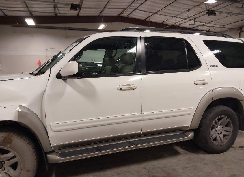 Photo 15 of 2004 Toyota Sequoia SR5 V8 (VIN 5TDBT44A74S225058)