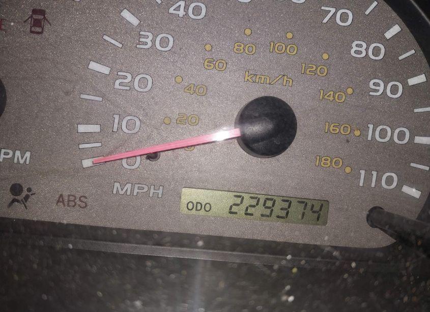 Photo 16 of 2004 Toyota Sequoia SR5 V8 (VIN 5TDBT44A74S225058)