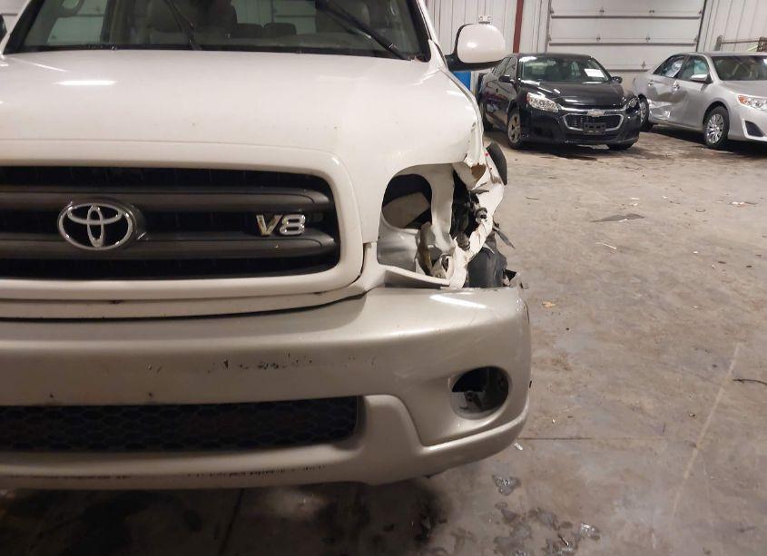 Photo 19 of 2004 Toyota Sequoia SR5 V8 (VIN 5TDBT44A74S225058)