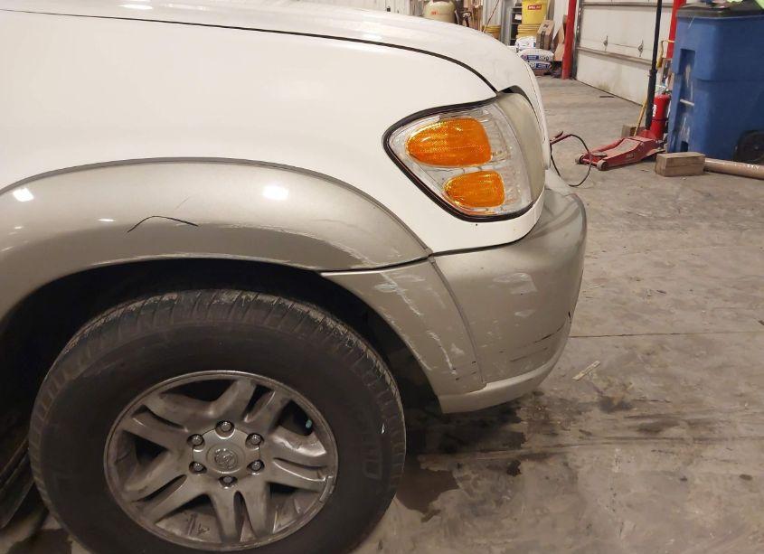 Photo 20 of 2004 Toyota Sequoia SR5 V8 (VIN 5TDBT44A74S225058)