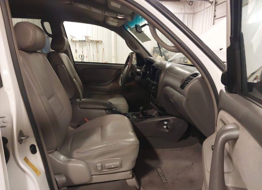 Photo 5 of 2004 Toyota Sequoia SR5 V8 (VIN 5TDBT44A74S225058)