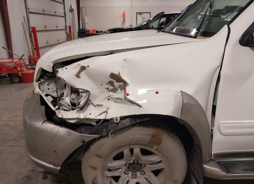 Photo 6 of 2004 Toyota Sequoia SR5 V8 (VIN 5TDBT44A74S225058)