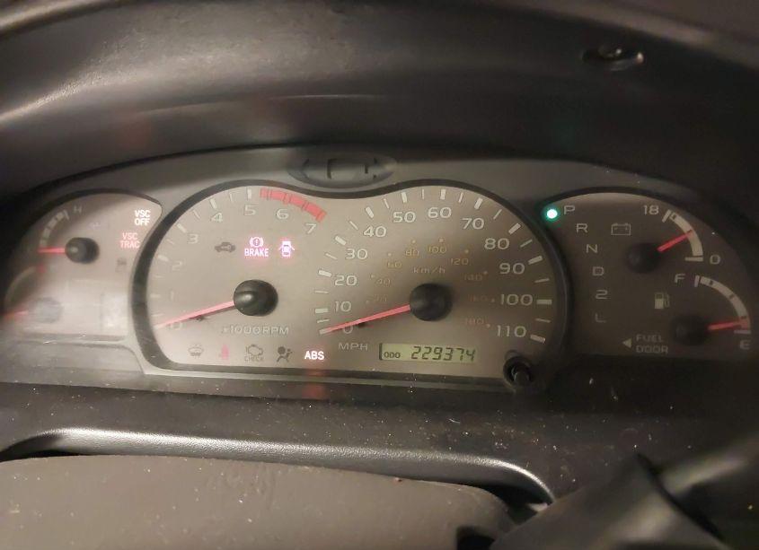 Photo 7 of 2004 Toyota Sequoia SR5 V8 (VIN 5TDBT44A74S225058)