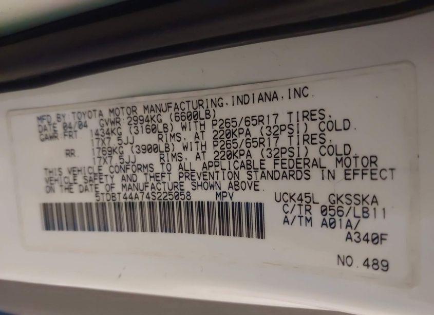 Photo 9 of 2004 Toyota Sequoia SR5 V8 (VIN 5TDBT44A74S225058)