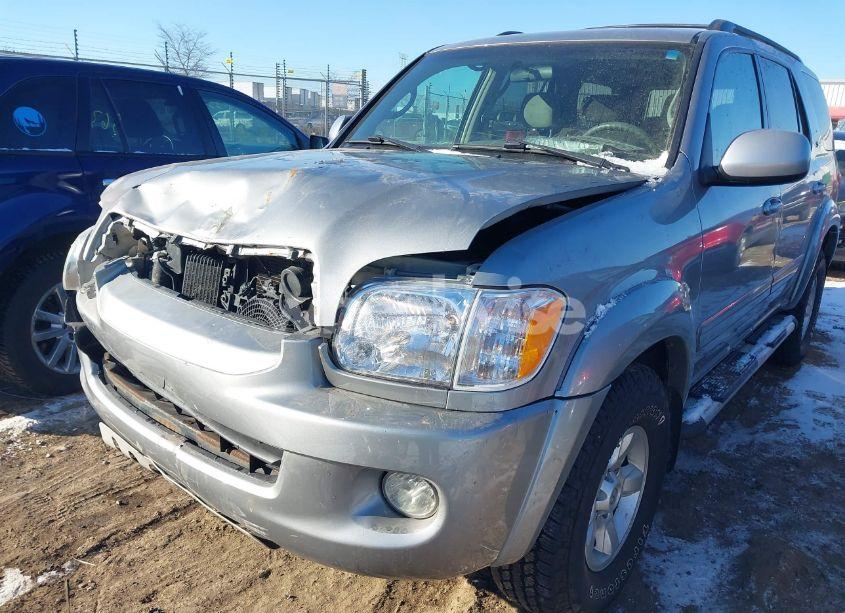 Photo 13 of 2005 Toyota Sequoia SR5 V8 (VIN 5TDBT44A75S236420)