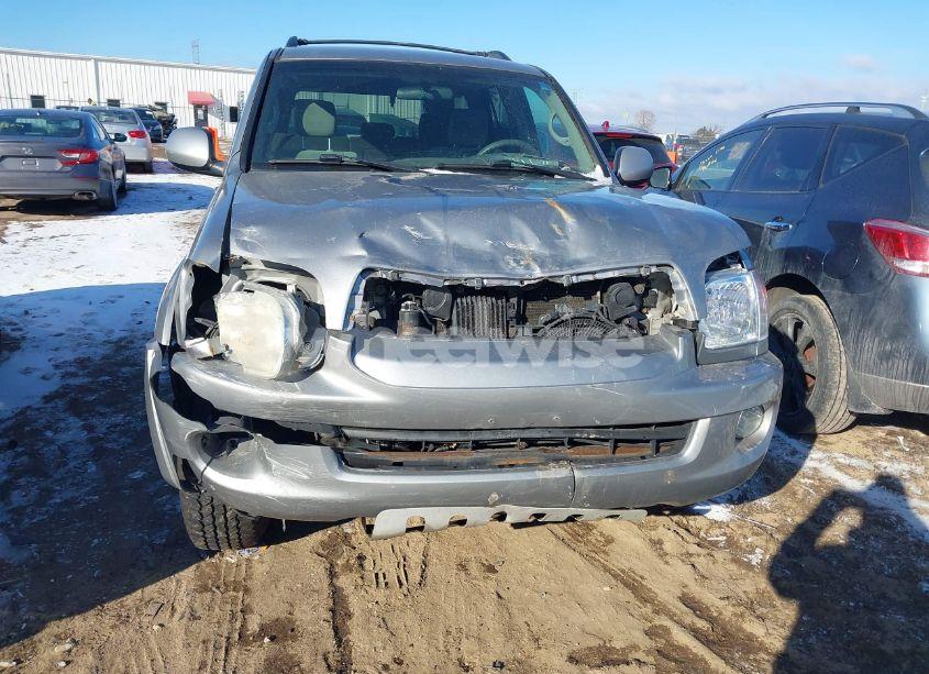 Photo 6 of 2005 Toyota Sequoia SR5 V8 (VIN 5TDBT44A75S236420)