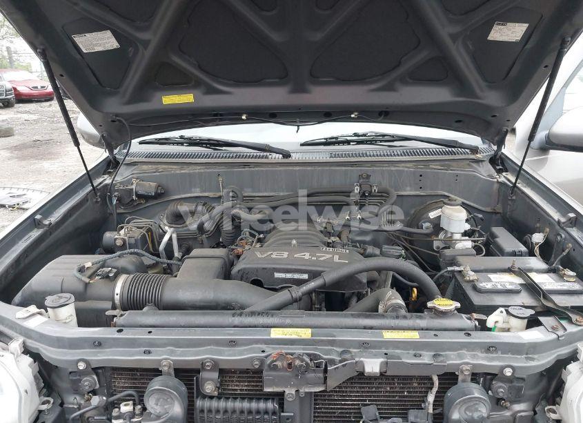 Photo 10 of 2005 Toyota Sequoia SR5 V8 (VIN 5TDBT44A75S240614)