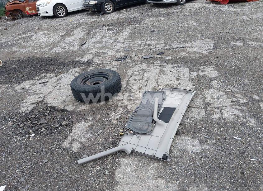 Photo 12 of 2005 Toyota Sequoia SR5 V8 (VIN 5TDBT44A75S240614)