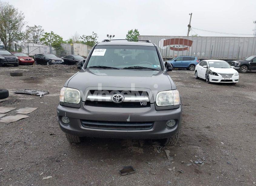 Photo 13 of 2005 Toyota Sequoia SR5 V8 (VIN 5TDBT44A75S240614)