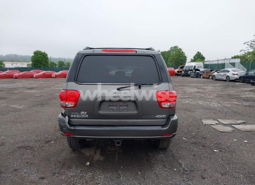 Photo 17 of 2005 Toyota Sequoia SR5 V8 (VIN 5TDBT44A75S240614)