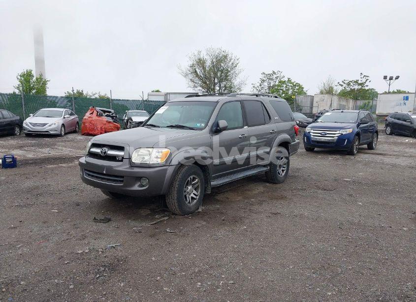 Photo 2 of 2005 Toyota Sequoia SR5 V8 (VIN 5TDBT44A75S240614)