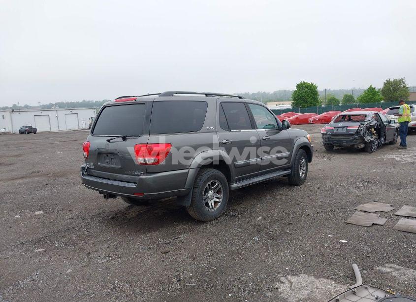 Photo 4 of 2005 Toyota Sequoia SR5 V8 (VIN 5TDBT44A75S240614)