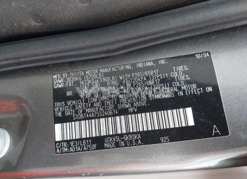 Photo 9 of 2005 Toyota Sequoia SR5 V8 (VIN 5TDBT44A75S240614)