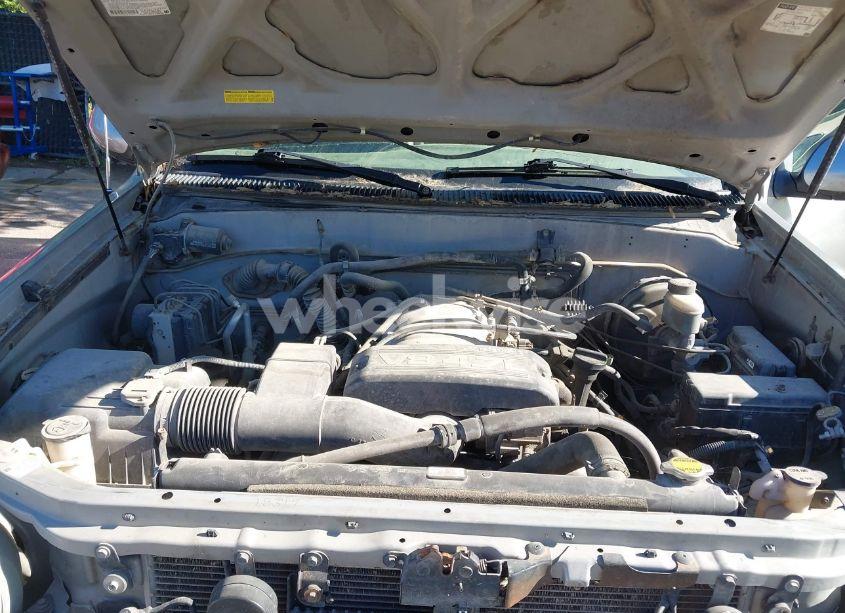 Photo 10 of 2002 Toyota Sequoia SR5 V8 (VIN 5TDBT44A82S125869)