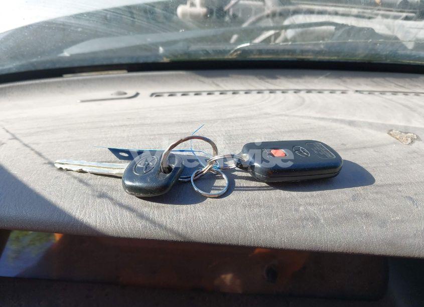 Photo 11 of 2002 Toyota Sequoia SR5 V8 (VIN 5TDBT44A82S125869)